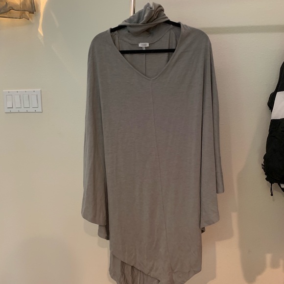 Tobi Cut Out Turtleneck Top - Picture 2 of 4